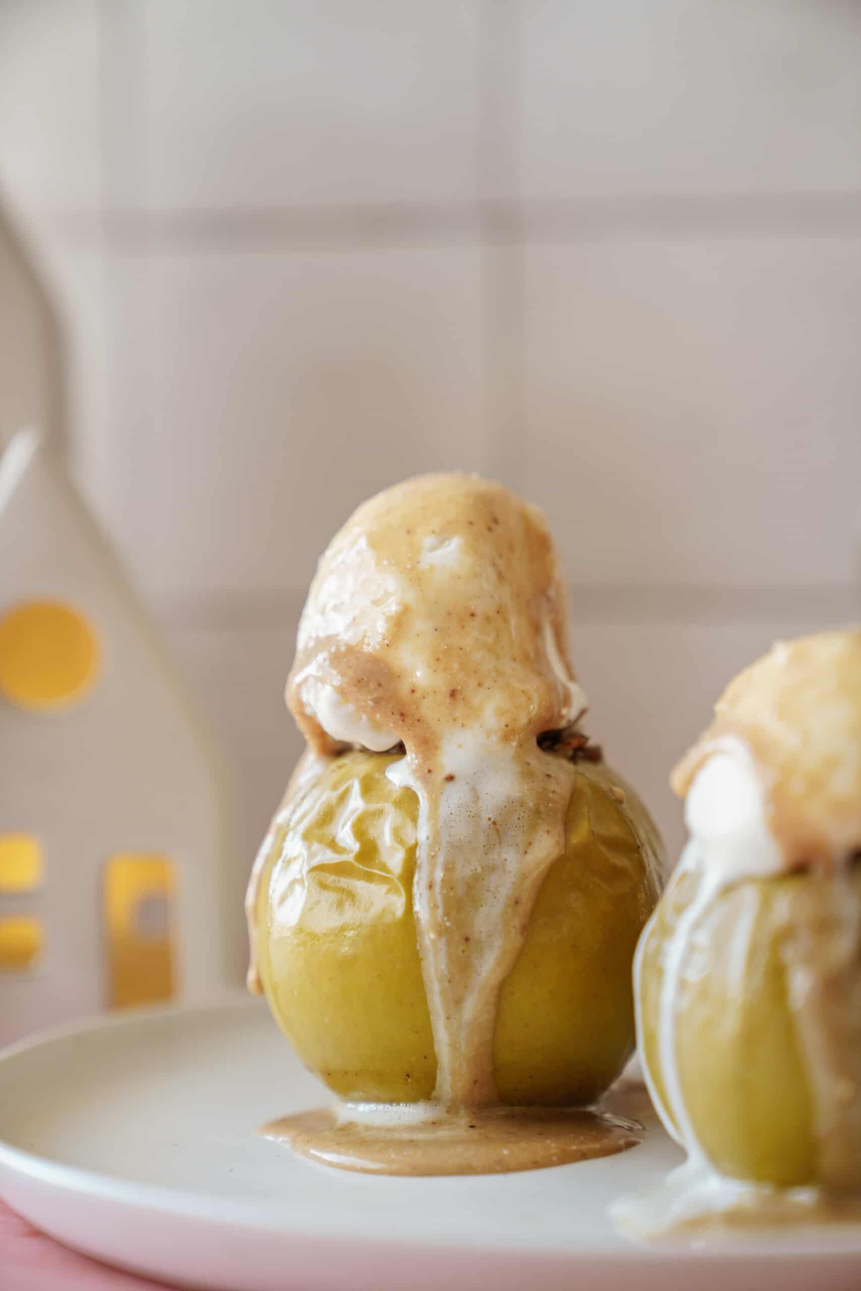 Impress Your Guests: Easy Baked Apple Sundaes for Thanksgiving